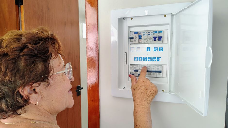 Contrôle des protections d'un tableau électrique avant la pose d'une clim